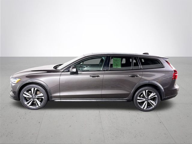 2023 Volvo V60 Cross Country Plus