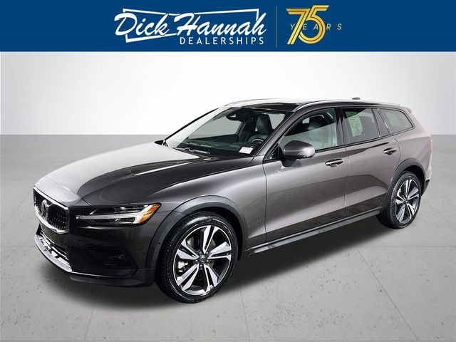 2023 Volvo V60 Cross Country Plus