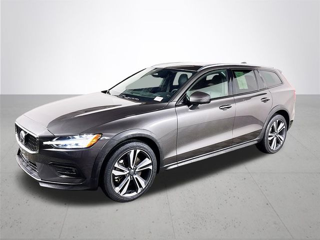 2023 Volvo V60 Cross Country Plus