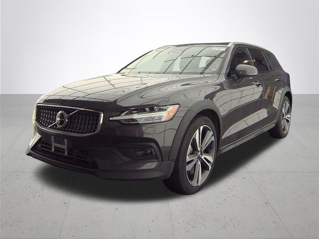 2023 Volvo V60 Cross Country Plus