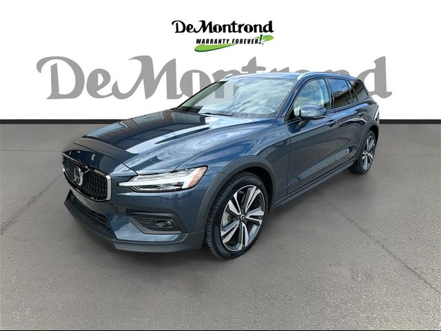 2023 Volvo V60 Cross Country Plus