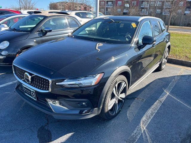 2023 Volvo V60 Cross Country Plus