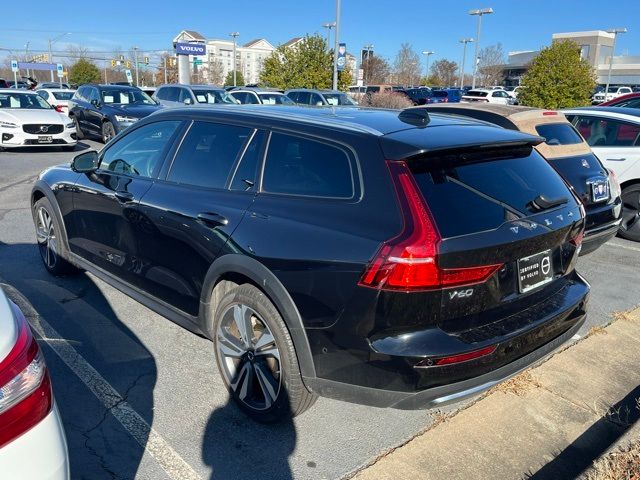 2023 Volvo V60 Cross Country Plus