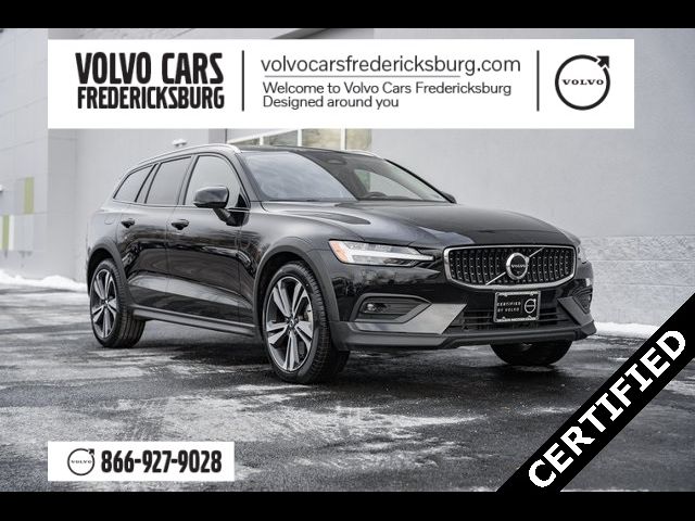 2023 Volvo V60 Cross Country Plus