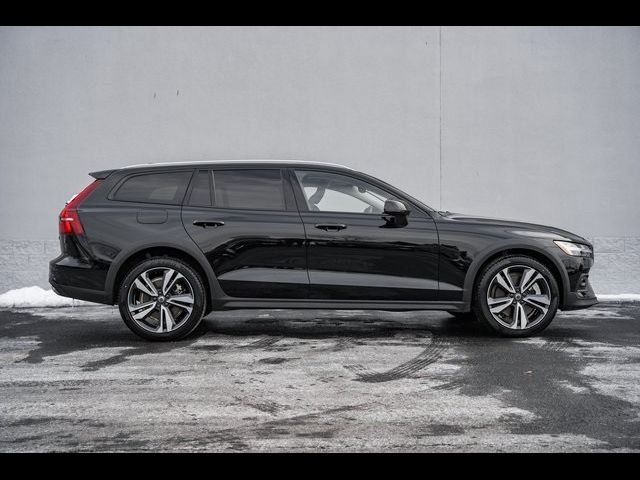 2023 Volvo V60 Cross Country Plus