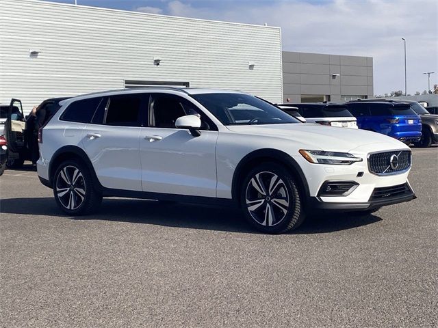 2023 Volvo V60 Cross Country Plus