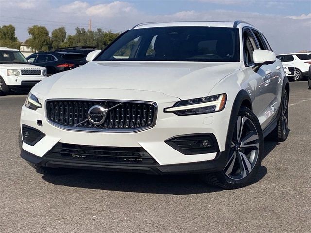 2023 Volvo V60 Cross Country Plus