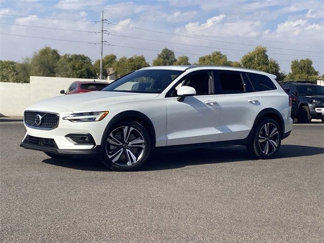 2023 Volvo V60 Cross Country Plus