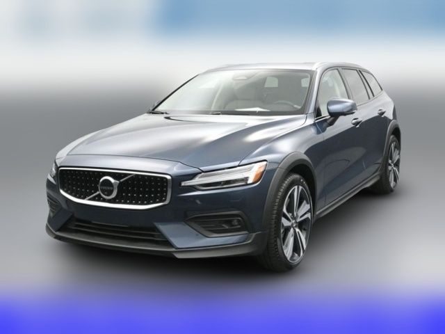 2023 Volvo V60 Cross Country Plus