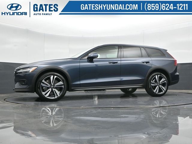 2023 Volvo V60 Cross Country Plus