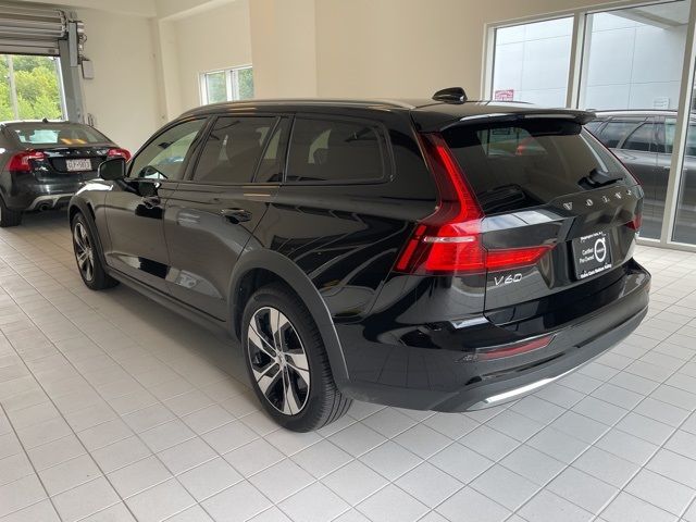 2023 Volvo V60 Cross Country Plus