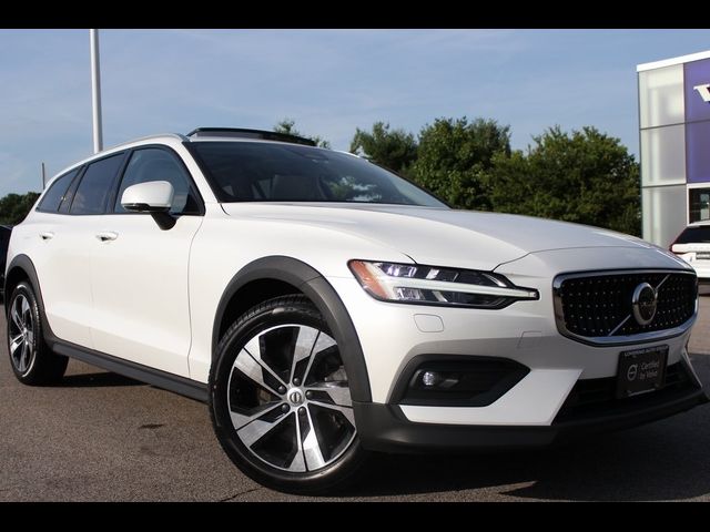 2023 Volvo V60 Cross Country Plus