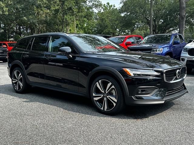 2023 Volvo V60 Cross Country Plus