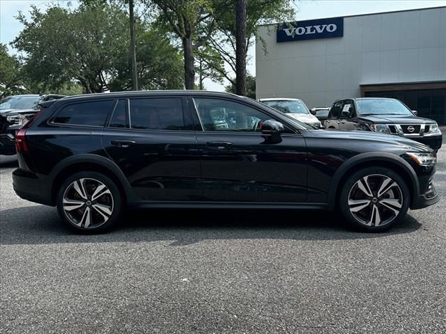 2023 Volvo V60 Cross Country Plus