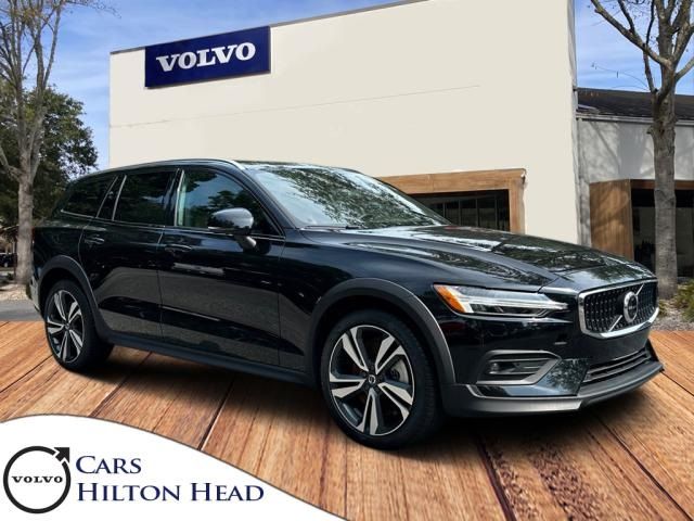 2023 Volvo V60 Cross Country Plus