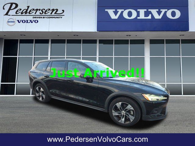 2023 Volvo V60 Cross Country Plus