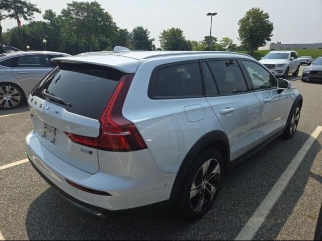 2023 Volvo V60 Cross Country Plus