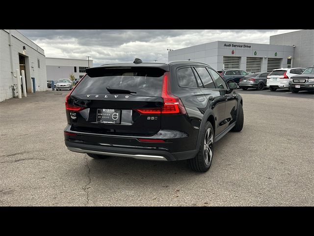 2023 Volvo V60 Cross Country Plus