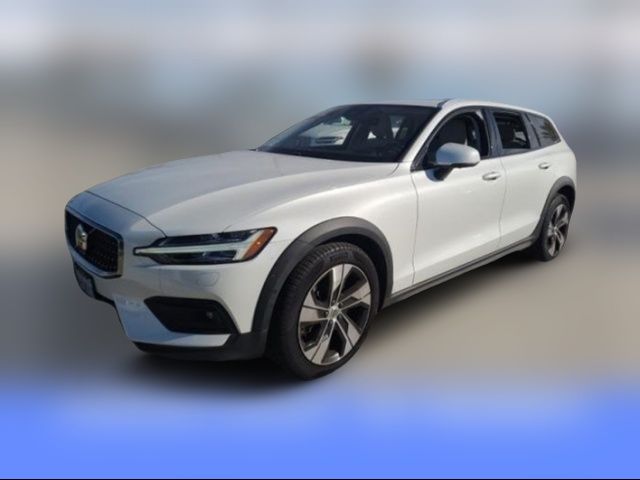 2023 Volvo V60 Cross Country Plus