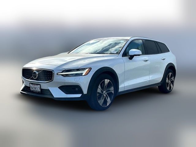 2023 Volvo V60 Cross Country Plus