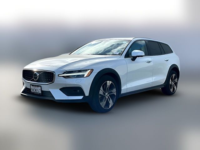 2023 Volvo V60 Cross Country Plus