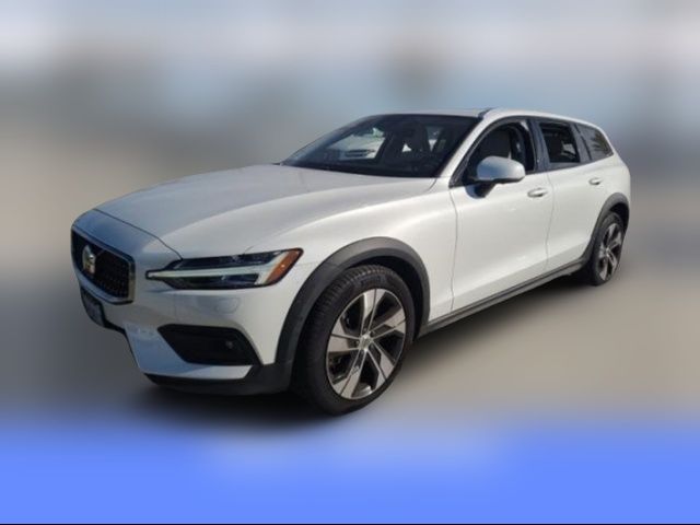 2023 Volvo V60 Cross Country Plus