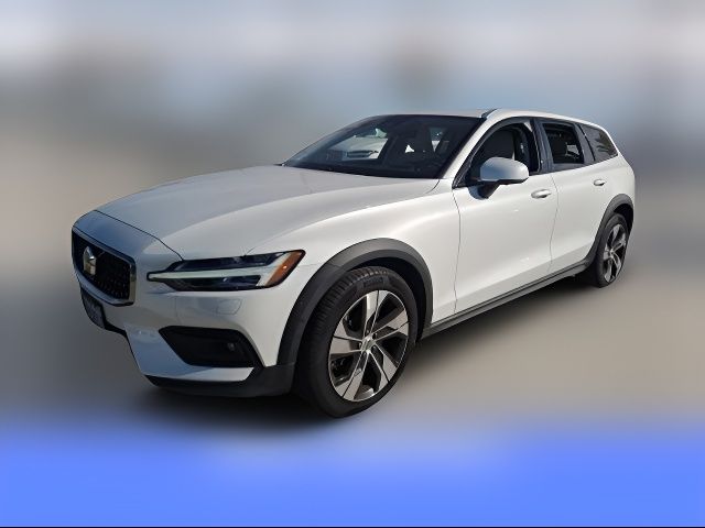 2023 Volvo V60 Cross Country Plus