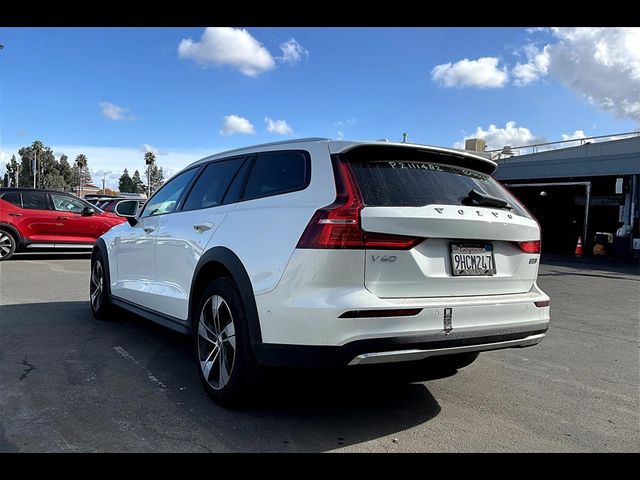 2023 Volvo V60 Cross Country Plus