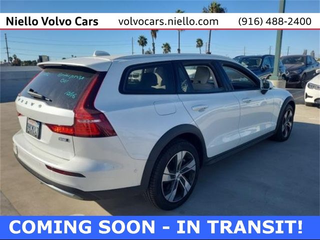 2023 Volvo V60 Cross Country Plus