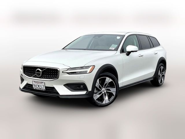 2023 Volvo V60 Cross Country Plus