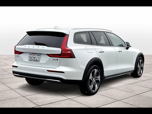 2023 Volvo V60 Cross Country Plus