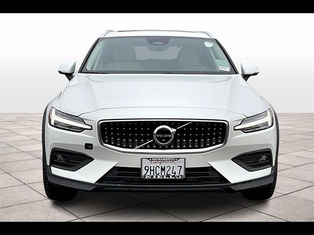 2023 Volvo V60 Cross Country Plus