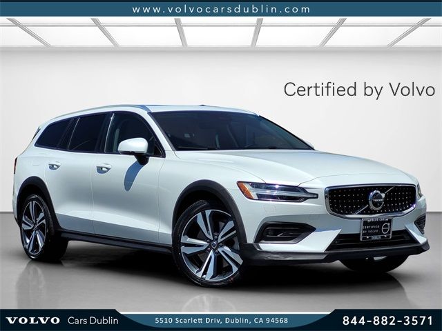 2023 Volvo V60 Cross Country Plus