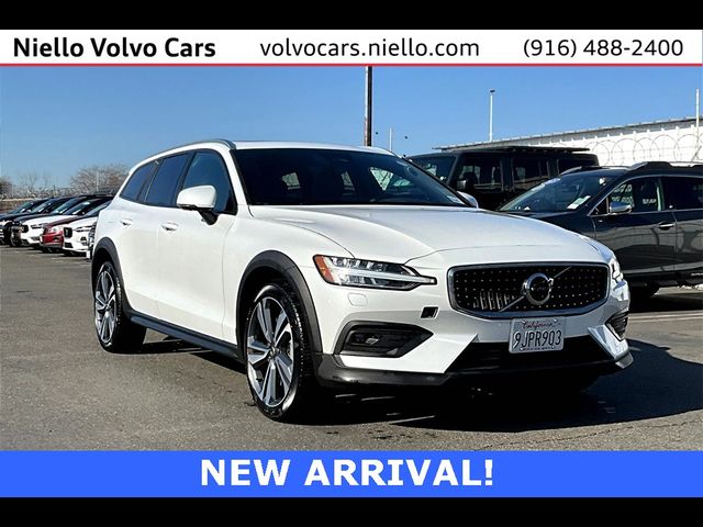 2023 Volvo V60 Cross Country Plus