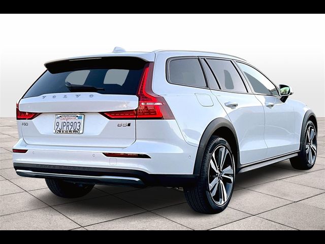 2023 Volvo V60 Cross Country Plus