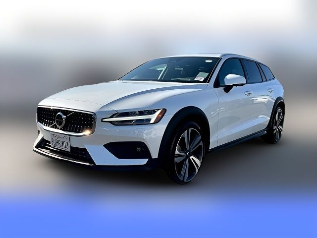 2023 Volvo V60 Cross Country Plus