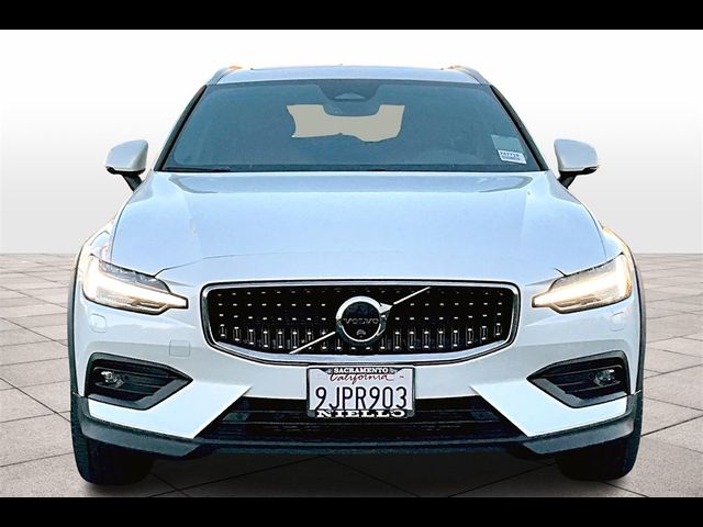 2023 Volvo V60 Cross Country Plus