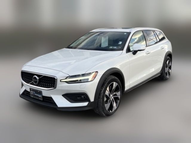 2023 Volvo V60 Cross Country Plus