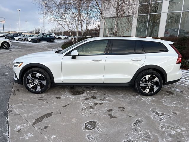 2023 Volvo V60 Cross Country Plus