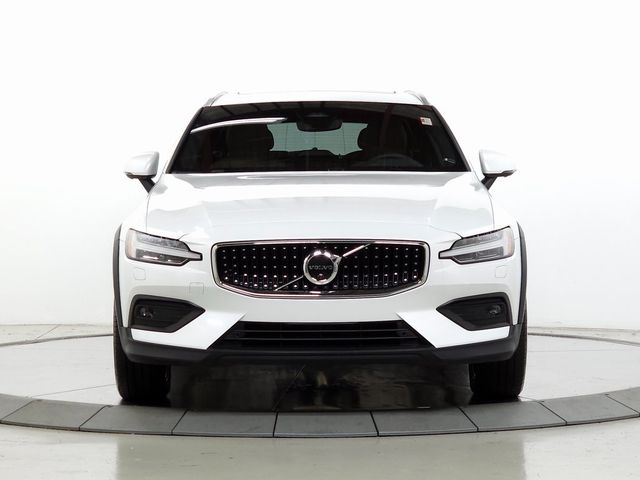 2023 Volvo V60 Cross Country Plus