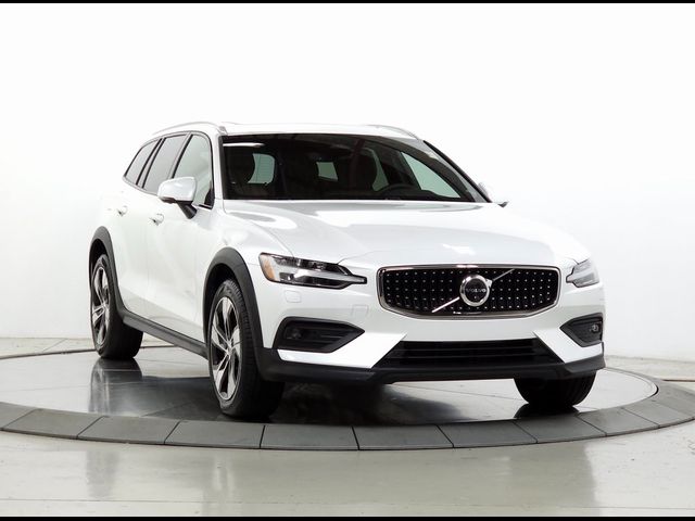 2023 Volvo V60 Cross Country Plus