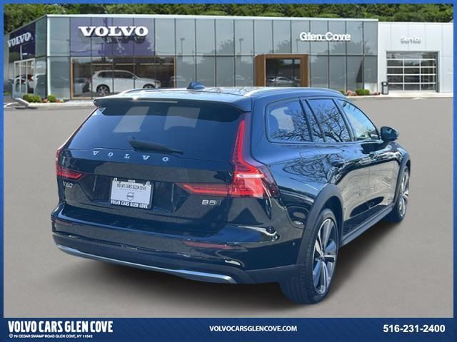 2023 Volvo V60 Cross Country Plus