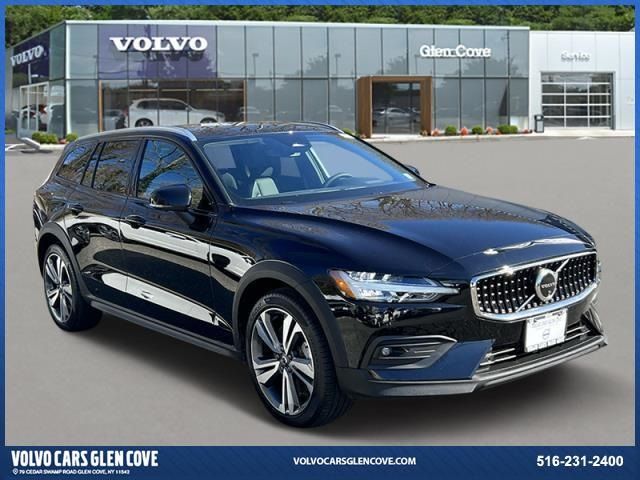 2023 Volvo V60 Cross Country Plus