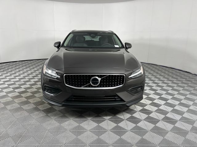 2023 Volvo V60 Cross Country Plus