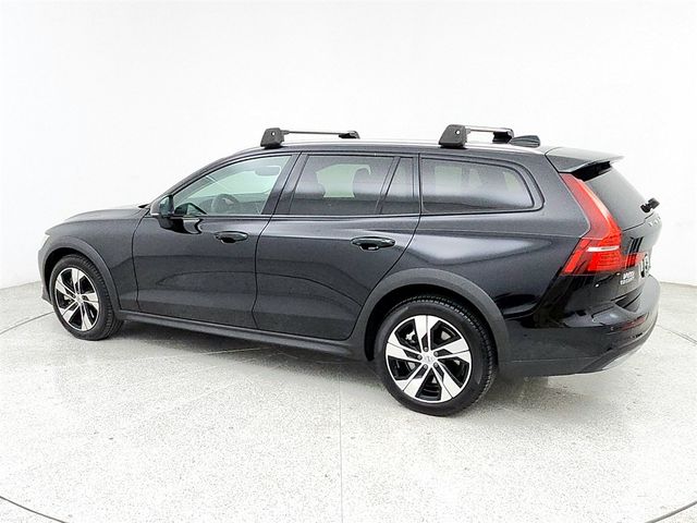 2023 Volvo V60 Cross Country Plus