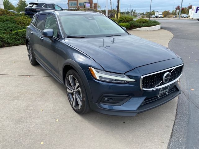 2023 Volvo V60 Cross Country Plus