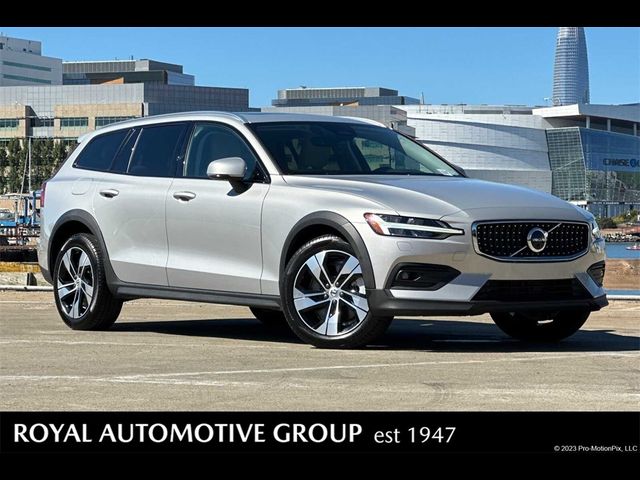 2023 Volvo V60 Cross Country Plus