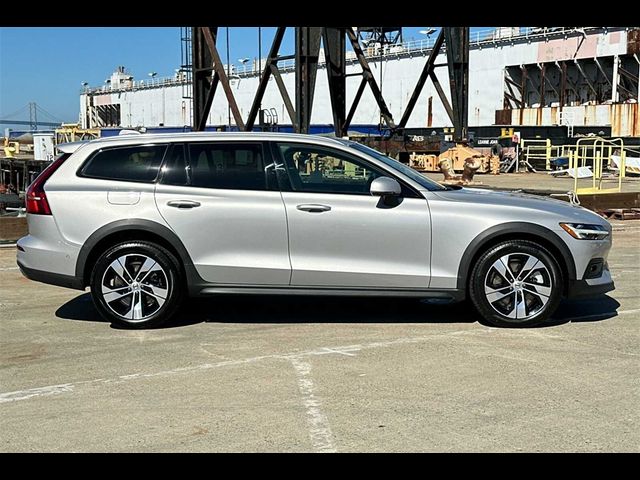 2023 Volvo V60 Cross Country Plus