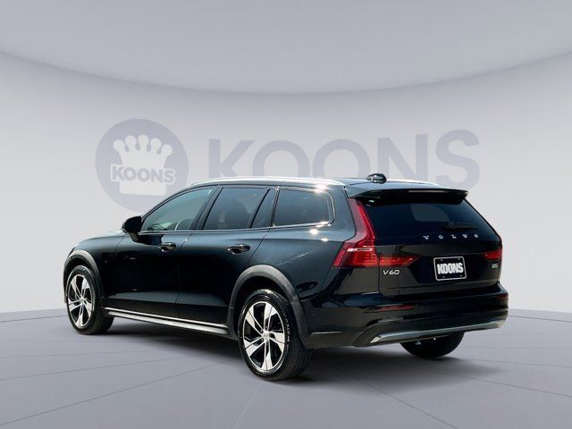 2023 Volvo V60 Cross Country Plus