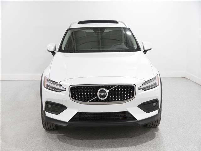 2023 Volvo V60 Cross Country Ultimate